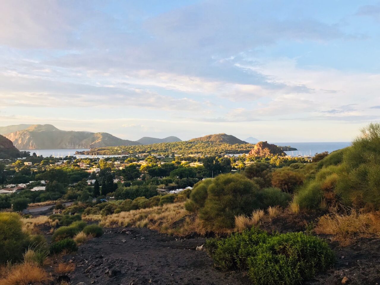 in barca a vella alle isole eolie