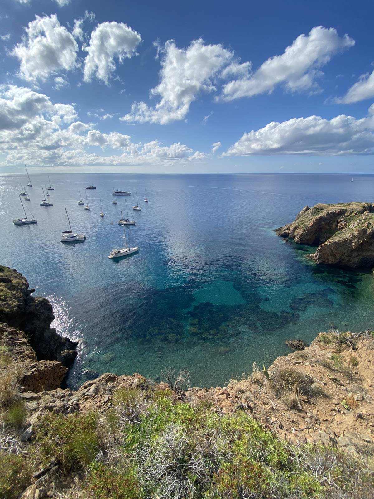 eolie in barca vela alicudi