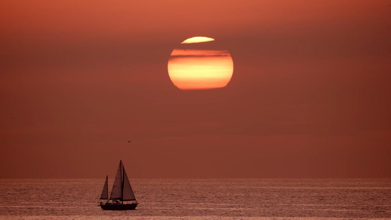 notte in rada barca a vela